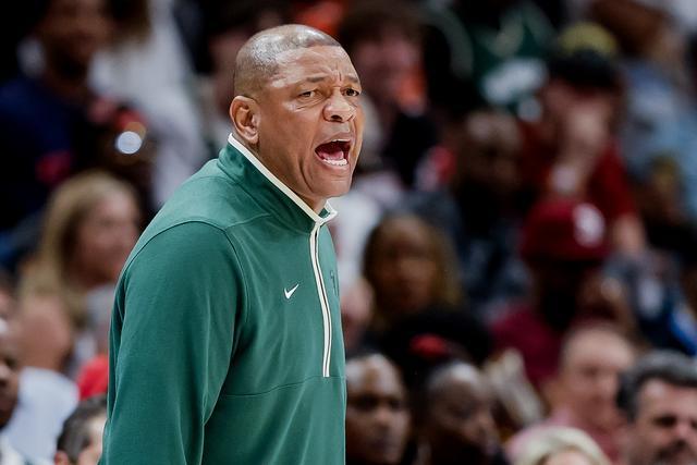 杜锋:没有人永远都在高峰 希望大家多理解包容